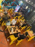 Vì có việc gia đình về quê gấp, cần sang nhanh lại mặt bằng quán ăn